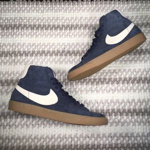 Women's Nike Blazer Sneakers Mid Suede EUC